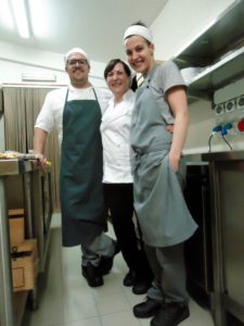 Lina Fischetti e gli chef in cucina